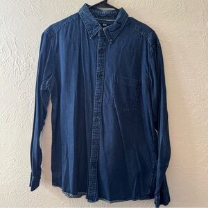 Uniqlo chambray button down - men’s